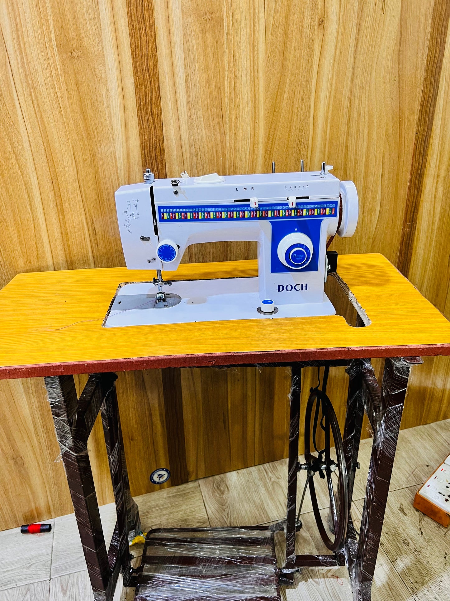 DOCH electric and manual sewing machine (new)